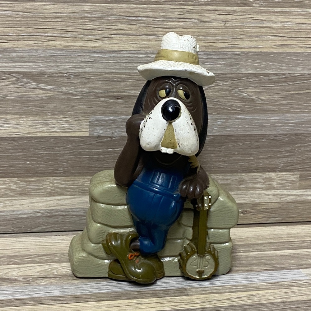 Chuckie cheese Jasper hound Dog Figurine with Hat and Banjo band
